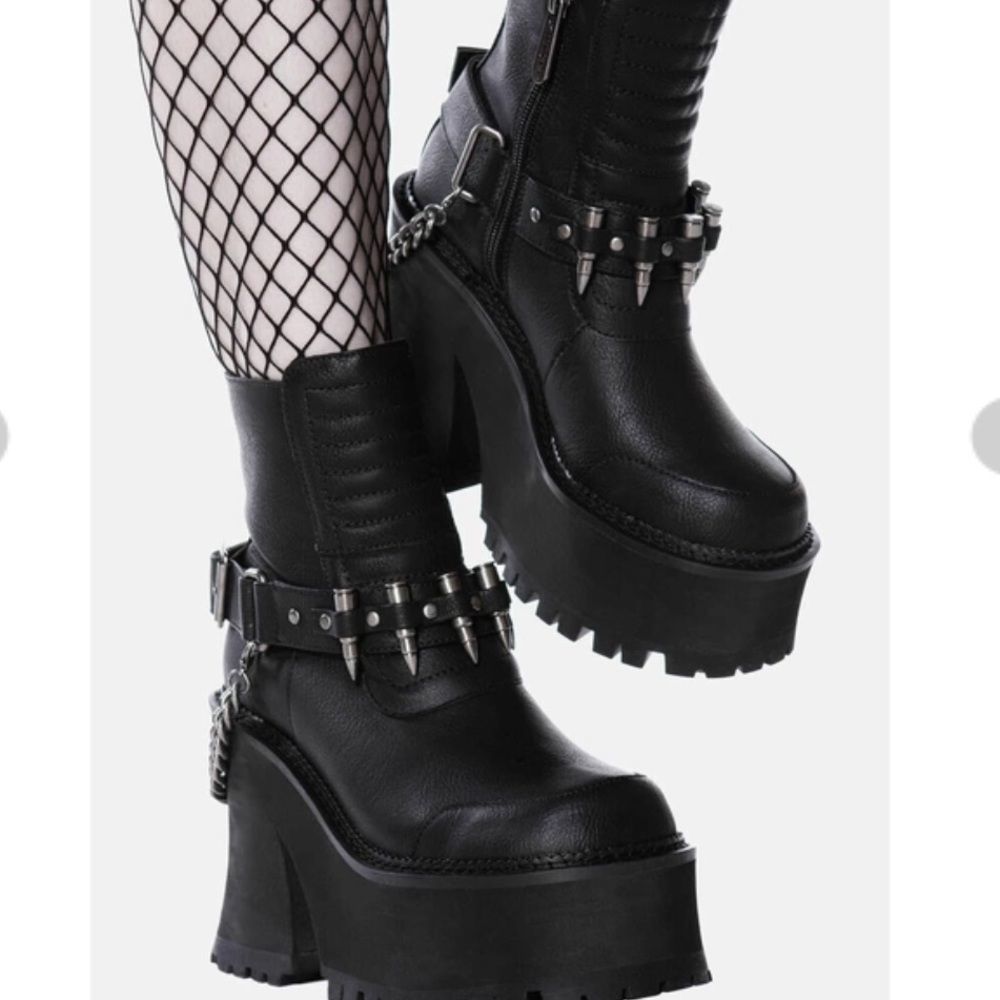 Killstar Rise Up Chunky Sole & Heel Bullets Chain Boots NIB Goth Size 8